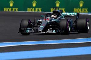 Formel 1: Hamilton mit Bestzeit zum Auftakt, Ferrari verhalten