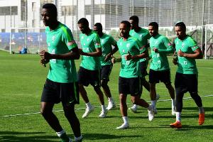 Flugzeug brennt: Mannschaft von Saudi-Arabien kommt mit dem Schrecken davon