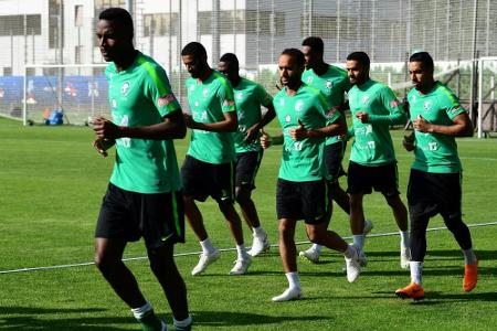 Flugzeug brennt: Mannschaft von Saudi-Arabien kommt mit dem Schrecken davon