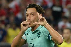 Özil führt Arsenal als Kapitän zu Testspielsieg gegen PSG