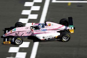 Sophia Flörsch steigt in die Formel 3 auf