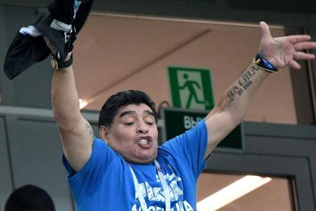 Maradona bietet sich als argentinischer Nationalcoach an