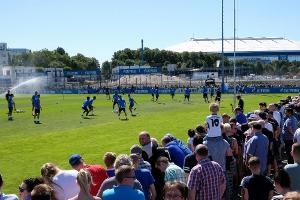 Schalke startet vor 3000 Zuschauern - Applaus für Tedesco