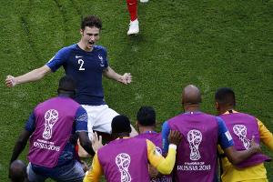 Wie Weltmeister Thuram: Stuttgarter Pavard mit Traumtor