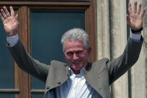 FC Bayern ehrt Heynckes in München