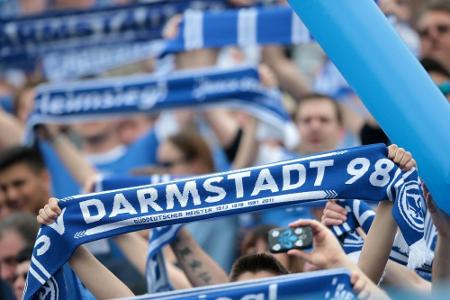 Darmstadt stattet Trio mit Profivertrag aus