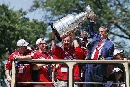 Owetschkin bringt Stanley Cup zur Fußball-WM