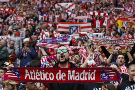 Atletico verschenkt Sitzschalen an Dauerkarteninhaber