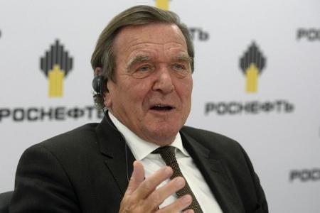 Altkanzler Schröder wirbt um Verständnis für Özil