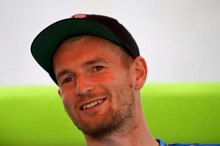 Hradecky bei Leverkusen auf der Bank