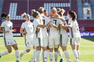 DFB-Frauen mit Rolser und Rall gegen Island und Färöer