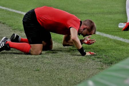 Europa-League-Quali: Linienrichter in Graz von Wurfgeschoss verletzt