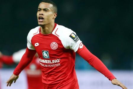 Mainz siegt in Aue - Blitz-Rot für Neuzugang Niakhate