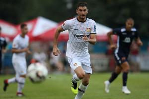 Leverkusen dank Alarios Elfmeter in Runde zwei