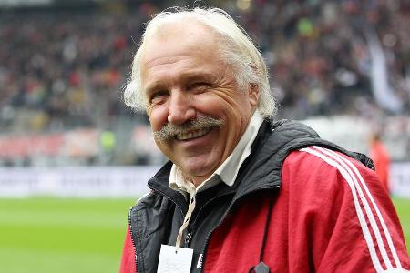 Als Aktiver kickte er für Roter Stern Belgrad, Eintracht Frankfurt oder Manchester City, Kultstatus erreichte Dragoslav Step...