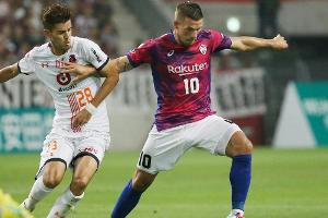 Podolski fliegt bei Kobe-Niederlage vom Platz