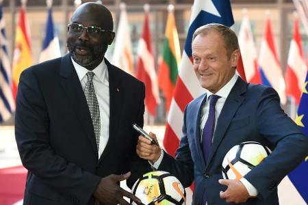 Liberias Staatspräsident Weah feiert mit 51 Jahren 79-Minuten-Comeback