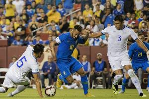 Brasilien überrollt El Salvador - Neymar nach Schwalbe verwarnt