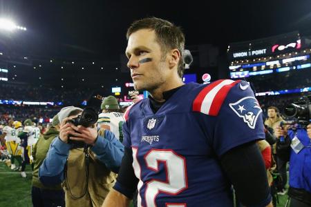 NFL: Brady besiegt Rodgers, erste Niederlage der Rams - kurioser Handy-Jubel