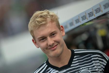 DFB-Team setzt Charmeoffensive fort: Neuer und Co. begeistern Kinder beim Schulbesuch