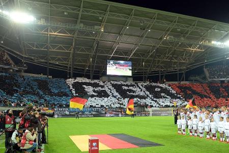 ZIEL-GER-ADE: Choreo der DFB-Fans vor dem letzten Spiel der EM-Quali der deutschen Herren gegen Georgien.