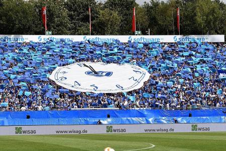 Aussage dieser Darstellung der SV98-Fans: 'Bei uns ticken die Uhren noch anders!'