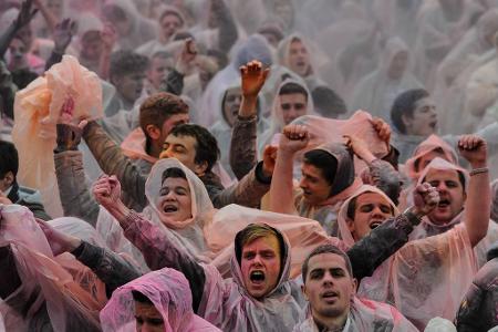 ... eine eindrucksvolle Aktion, bei der trotz Schutz wohl kein Kleidungsstück unbefleckt blieb.