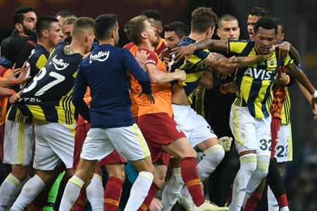 Dreimal Rot bei Derby zwischen Galatasaray und Fenerbahce