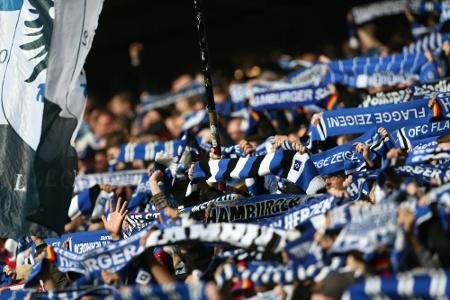 HSV-Fan stürzt in Aue vom Zaun