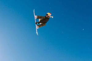 Olympiasiegerin Gasser schreibt abermals Snowboard-Geschichte