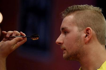 Van den Bergh wirft Neun-Darter