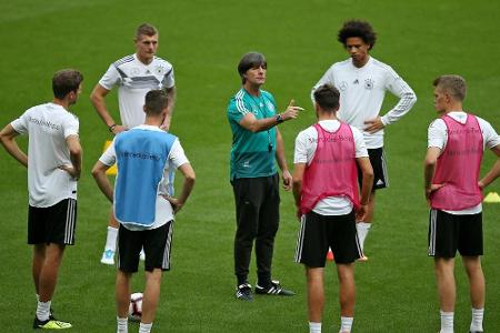 DFB-Team besucht in Leipzig Schule und Vereine