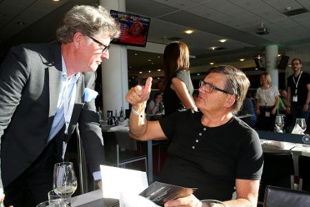 <p>'Der Butterkuchen hier ist wirklich ausgezeichnet. Den hat bestimmt Frau Demuth gebacken.' (Auf einer Pressekonferenz in ...