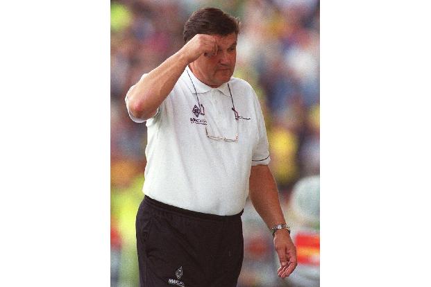 'In Köln haben sie vier Tage lang die Geschäftsstelle abgeschlossen und jede halbe Stunde eine Flasche Sekt entkorkt, als si...