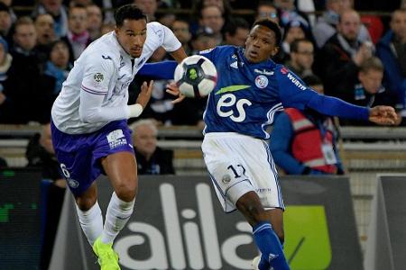 Racing Straßburg läuft nach Anschlag in Sondertrikots auf