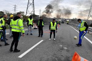 Ligue 1: Weitere Spielverlegungen, Schweigeminute für Opfer