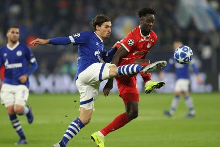 Bei Höwedes-Rückkehr: Schöpf schießt Schalke zum späten Sieg