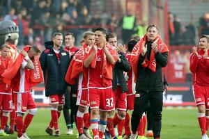 Sieg gegen Darmstadt: Union bleibt am Spitzenduo dran