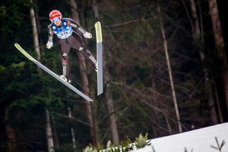 Skispringerin Althaus gelingt Doppelschlag in Premanon