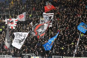 Auf Bewährung: Frankfurt kommt um Zuschauerausschluss herum