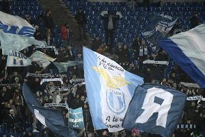 Zusammenstöße zwischen Lazio-Fans und Polizei: Verletzte und Festnahmen