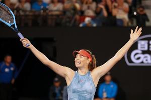 Scharapowa schlägt Titelverteidigerin Wozniacki