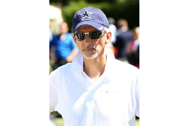 Apropos Rivalen: Besonders mit dem Briten Damon Hill geriet Schumi in seiner Karriere mehrfach aneinander. Nicht jedem gefie...