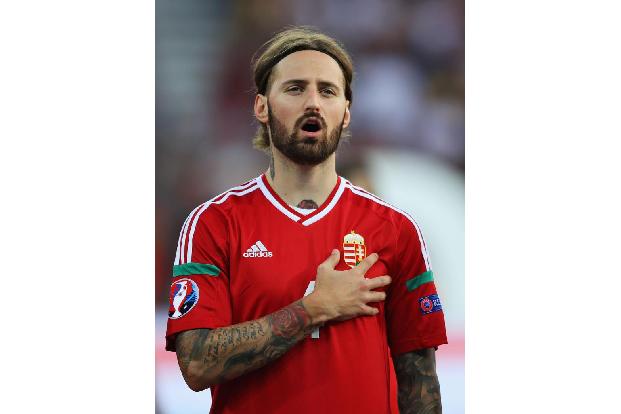 ... reiht sich in zahlreiche Tattoos von Verteidiger Tamás Kádár ein.