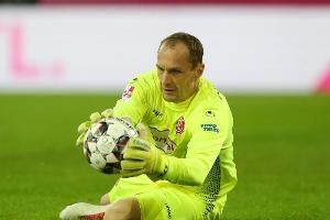 Fortuna-Keeper Drobny mit Mittelhandbruch