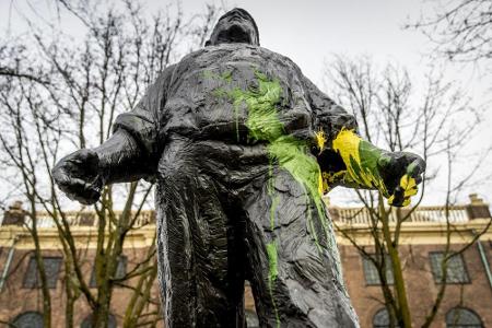 Antisemitismus: ADO-Den-Haag-Fans beschmieren Widerstandsstatue in Amsterdam