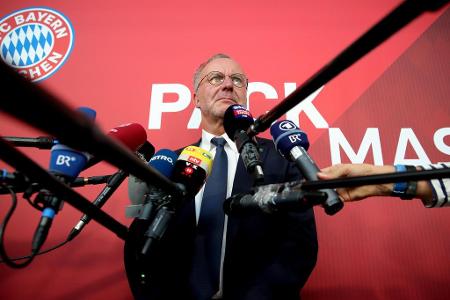 Auch bei Rummenigge hinterlässt der Ablauf der PK Spuren. 'Ich bin nicht Ulis Pressesprecher', wiegelt der Vorstandsboss der...