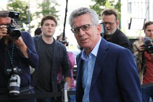 Ex-Innenminister de Maiziere und Sammer wollen nicht DFB-Präsident werden