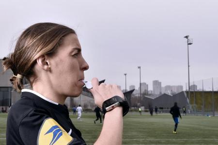 Frappart wird erste Schiedsrichterin in Ligue 1