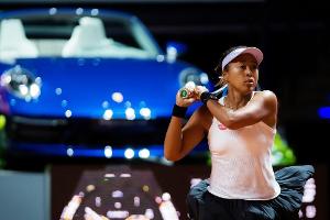 Osaka kämpft sich ins Halbfinale von Stuttgart